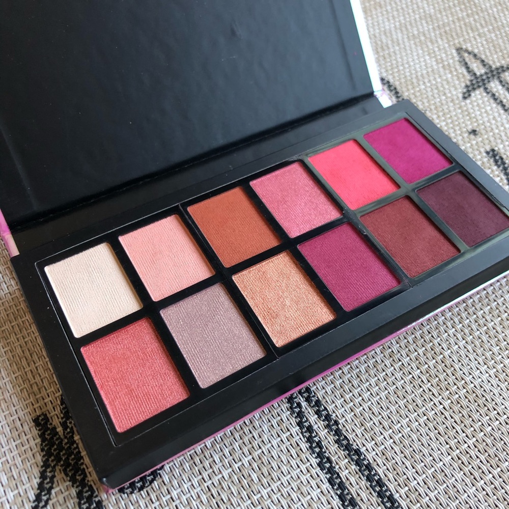 Make Up Revolution Eyeshadow Palette